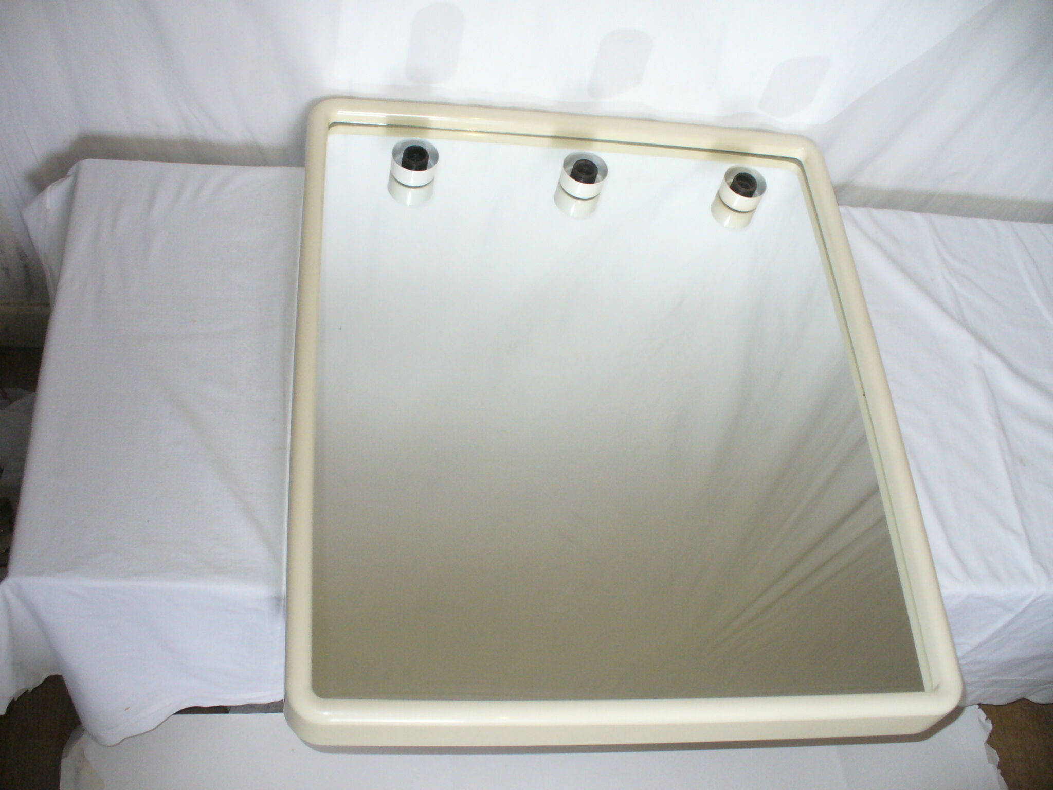 Italian Gedy illuminating mirror from the 70s 60x70cm