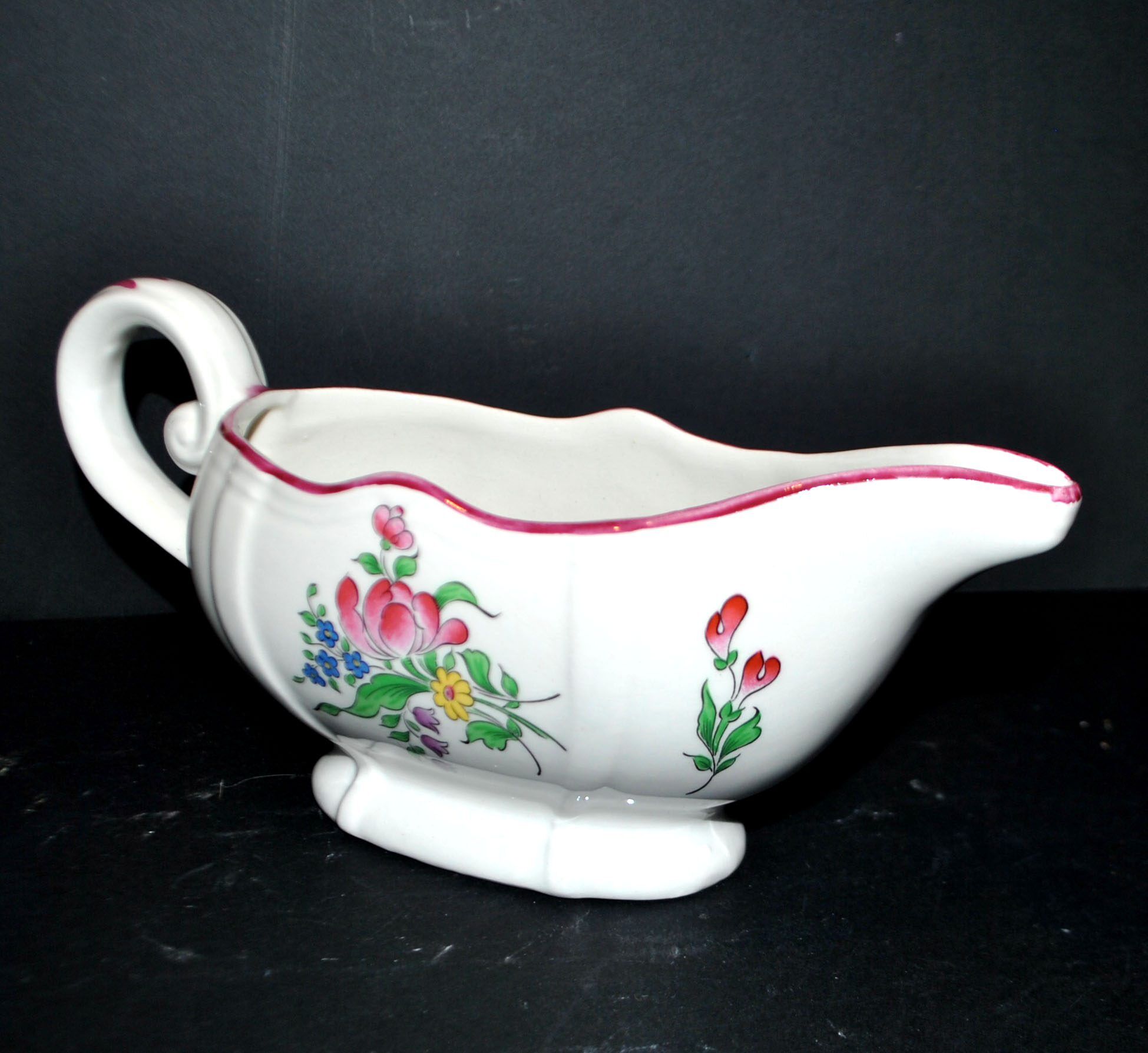 Lunéville KG earthenware sauce boat with polychrome painted flowers, revolving lamp.