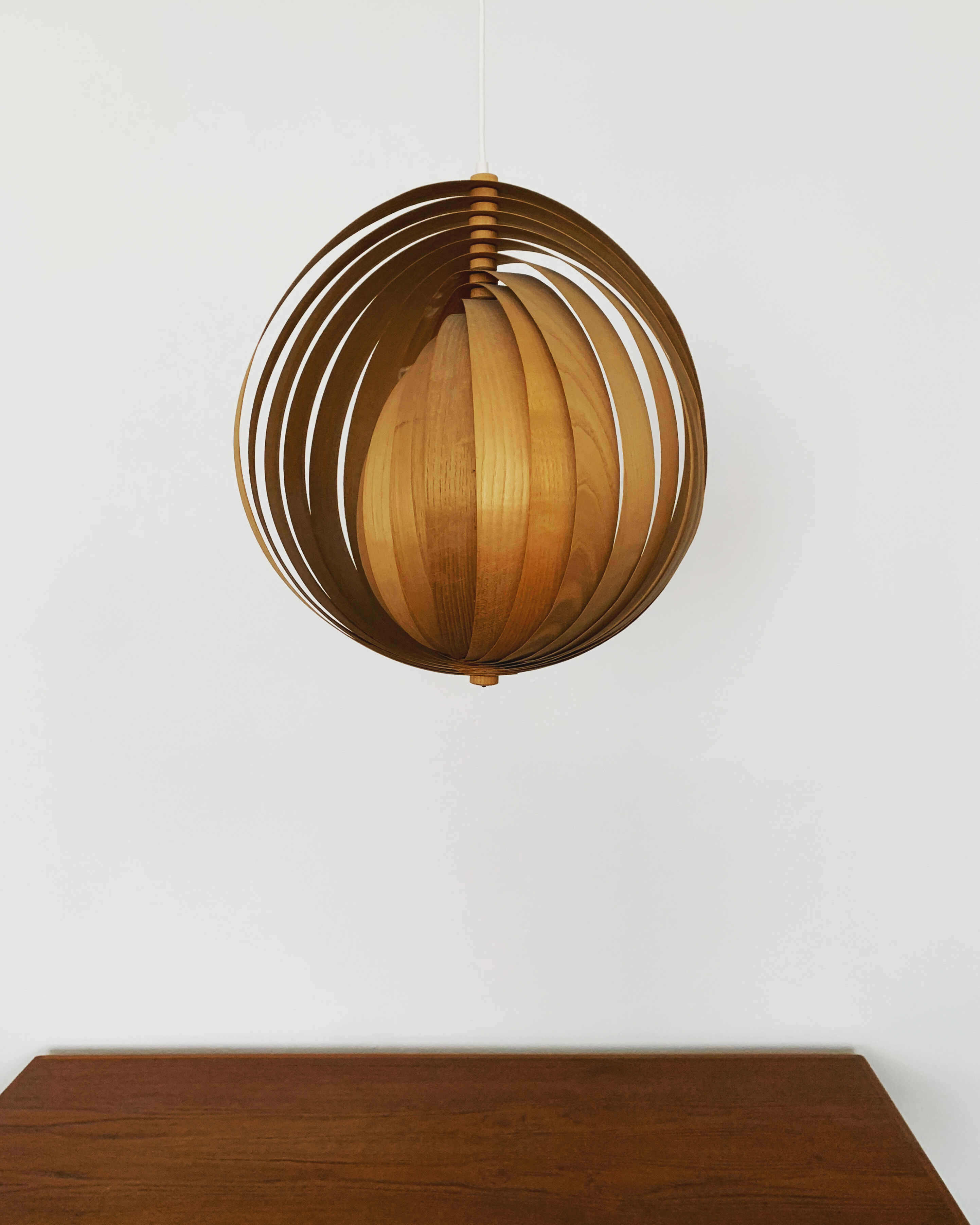 Wooden moon pendant lamp