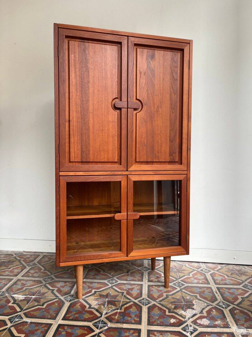 Dyrlund display cabinet