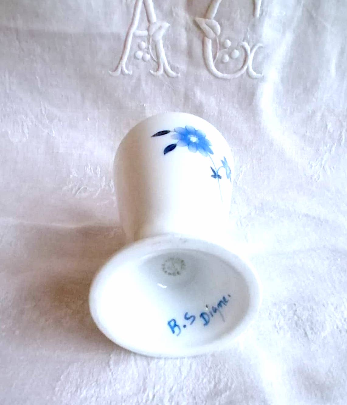 Mazagran en porcelaine de Limoges aux fleurs B.S Digne
