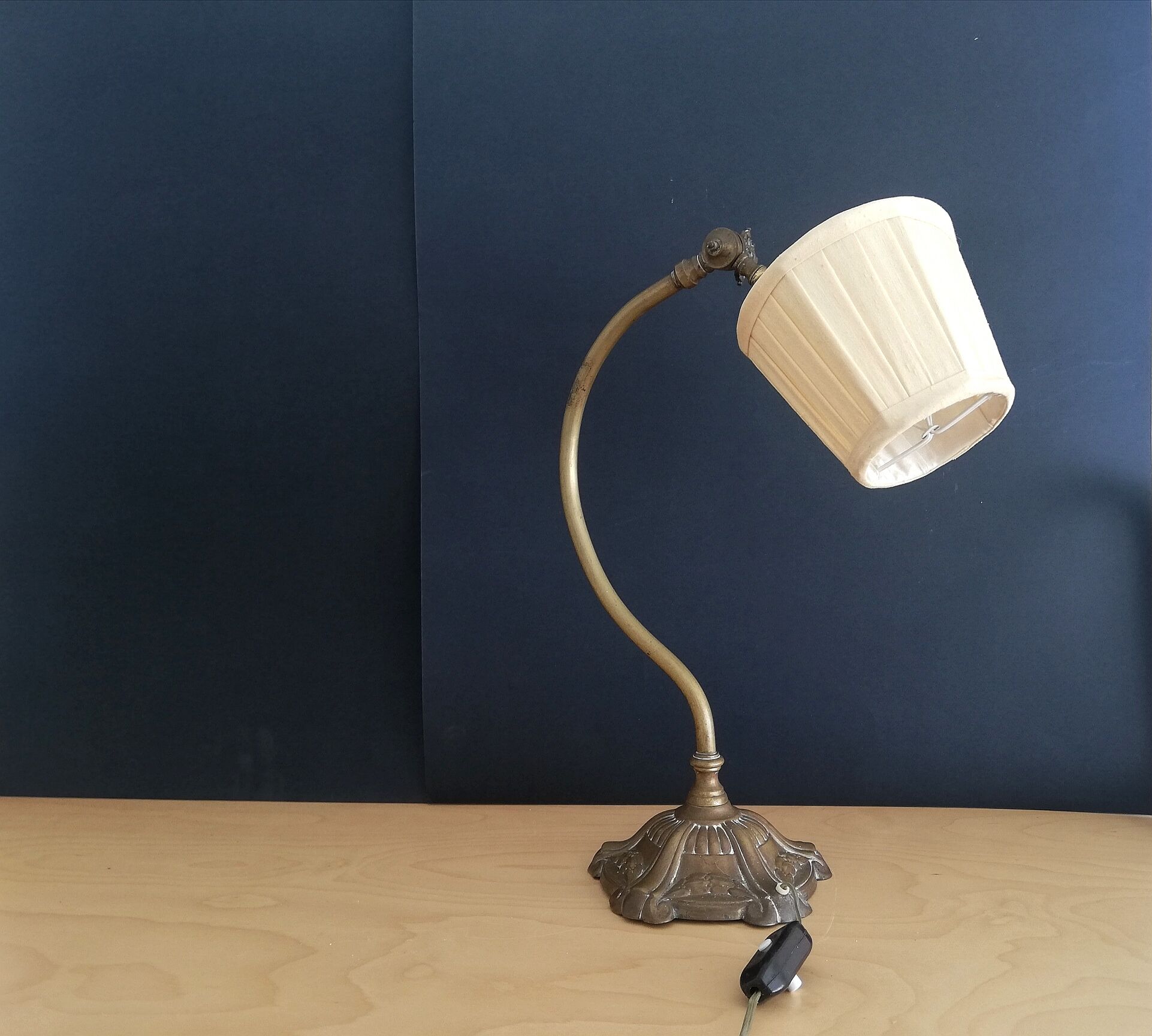 Antique Art Nouveau swan neck table lamp in brass