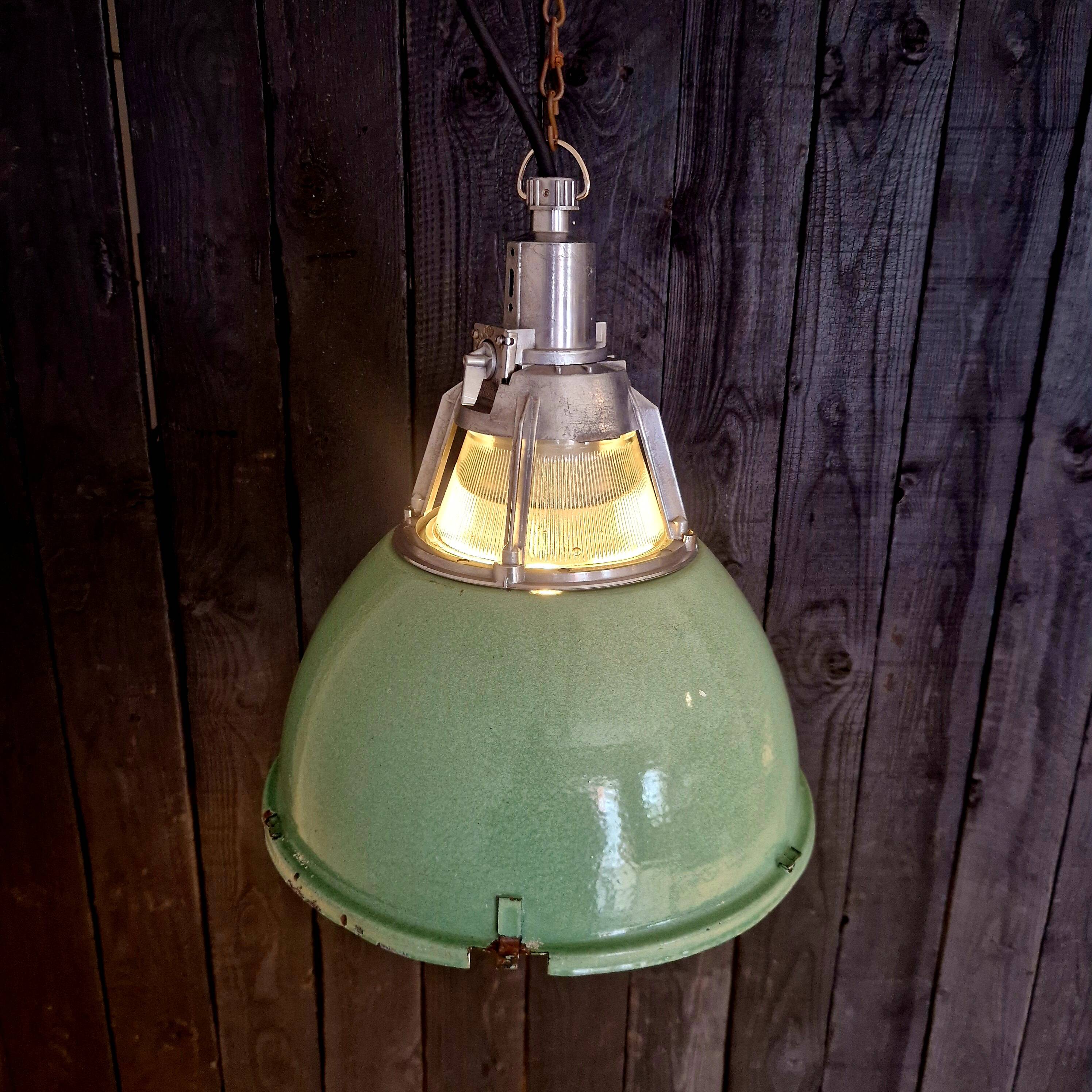 „Alma“ ukrainische Industrie Lampe Poliert / Grün