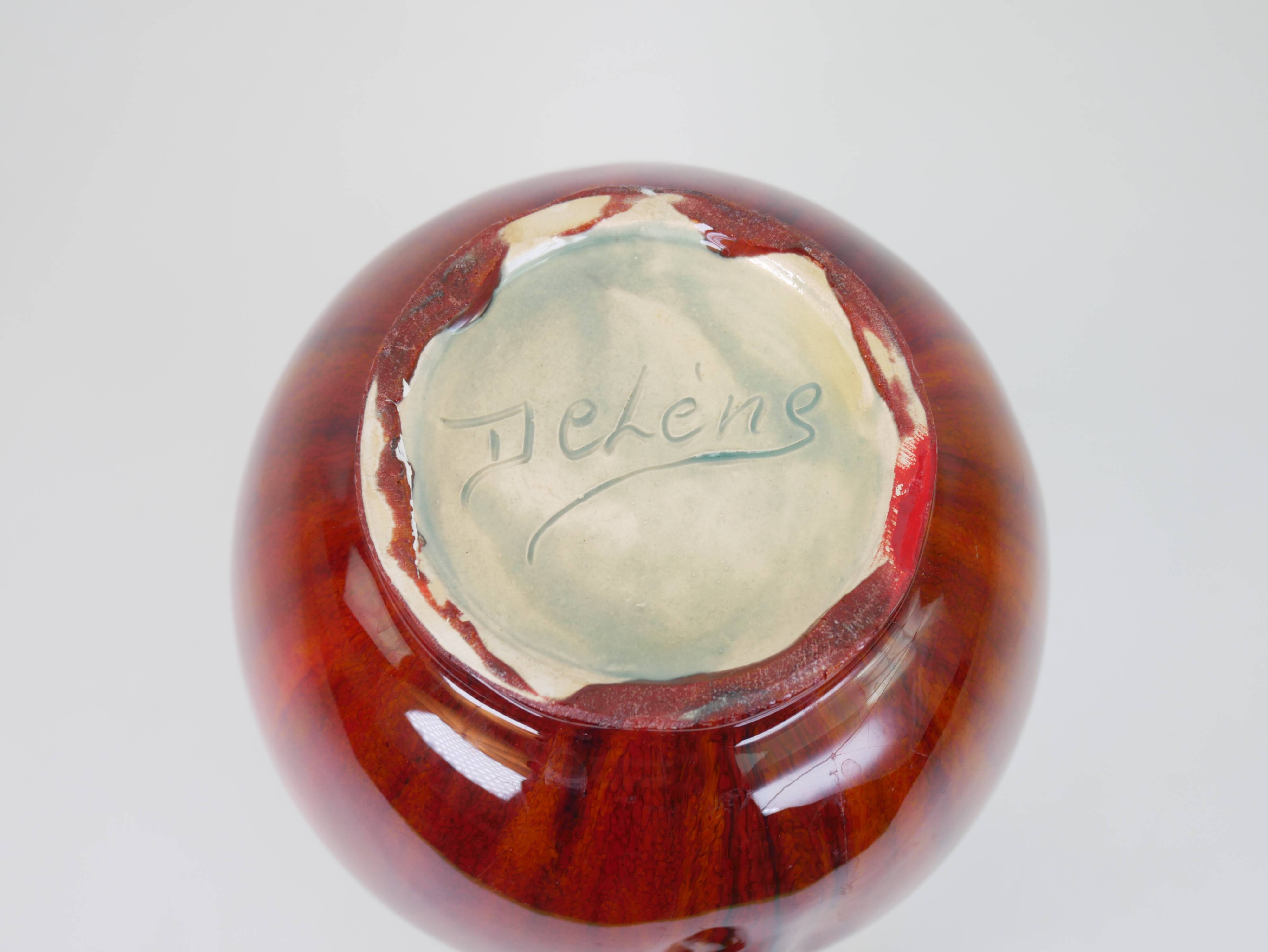 Pichet en céramique émaillée rouge et bleu signé Delène