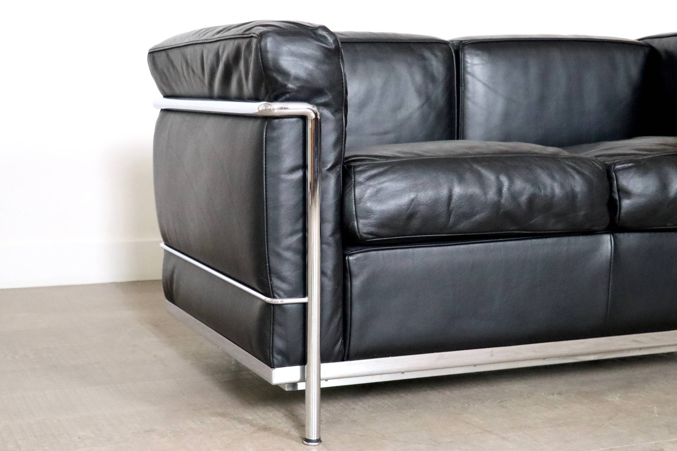 Canapé 2 places vintage Cassina LC2 par Charlotte Perriand et Le Corbusier