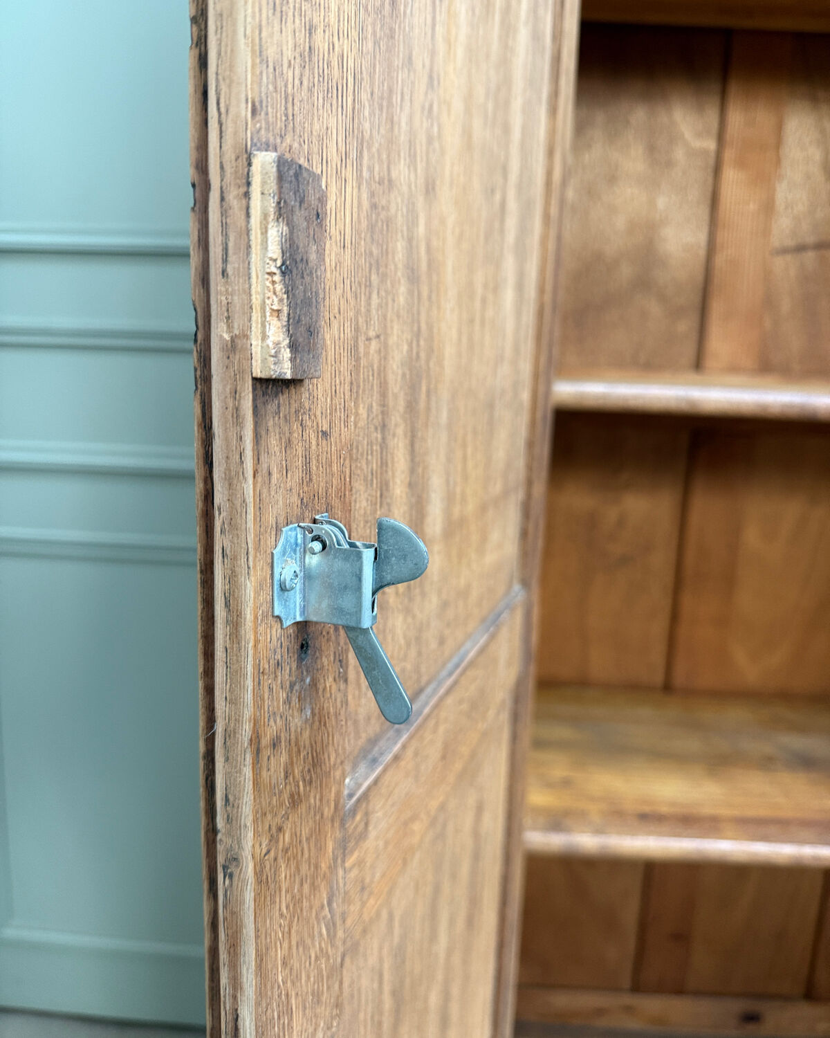 Parisian school wardrobe in oak (renovated)