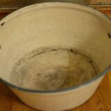 Vintage basin in enamelled sheet metal