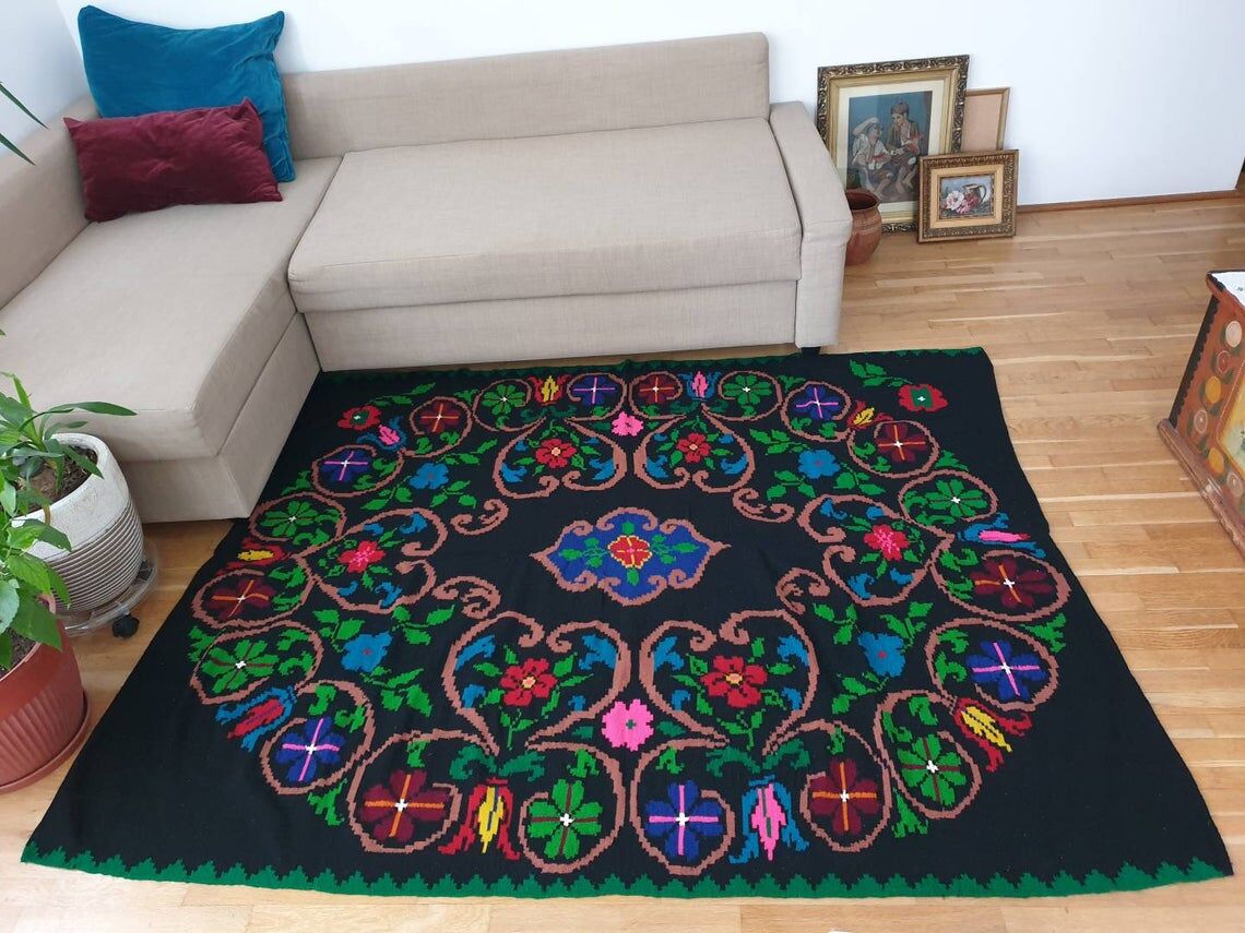 Romanian handwoven wool carpet with floral design, 155x200cm