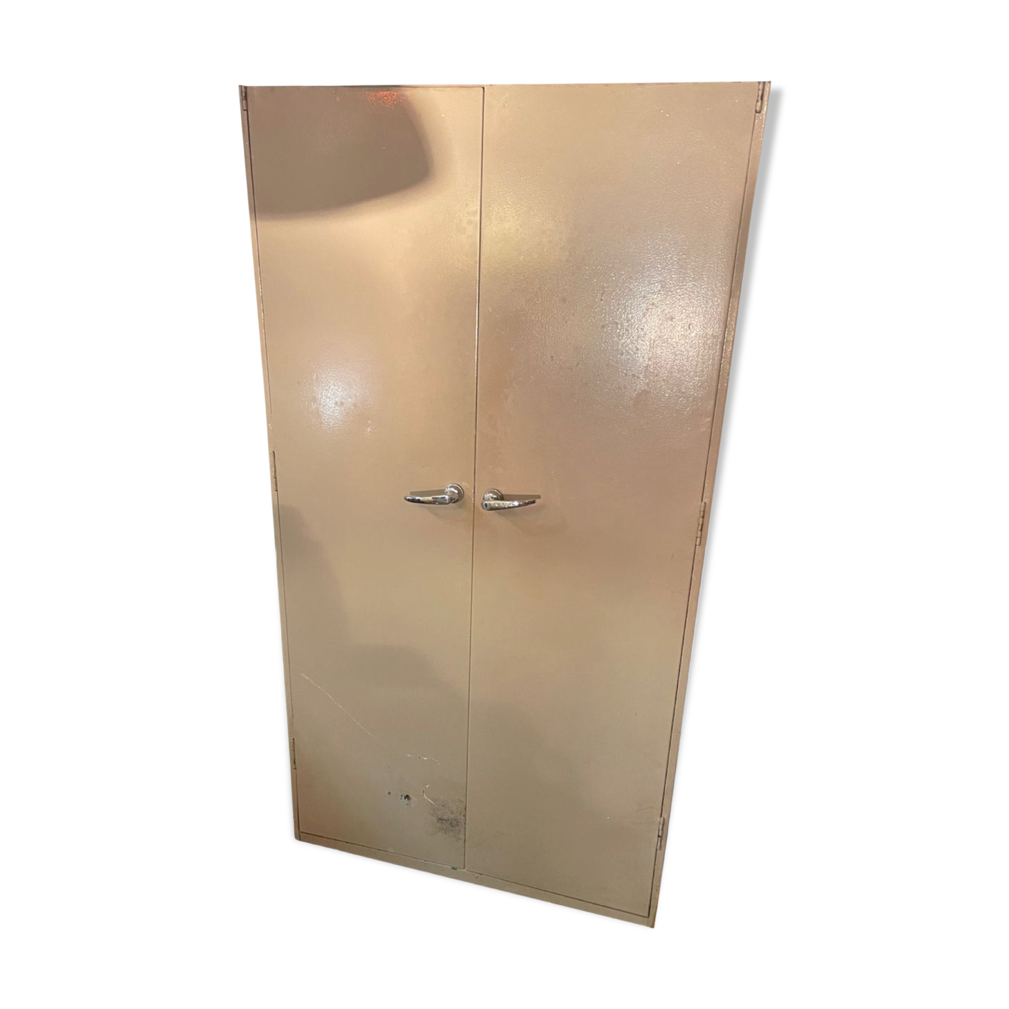 Metal cabinet