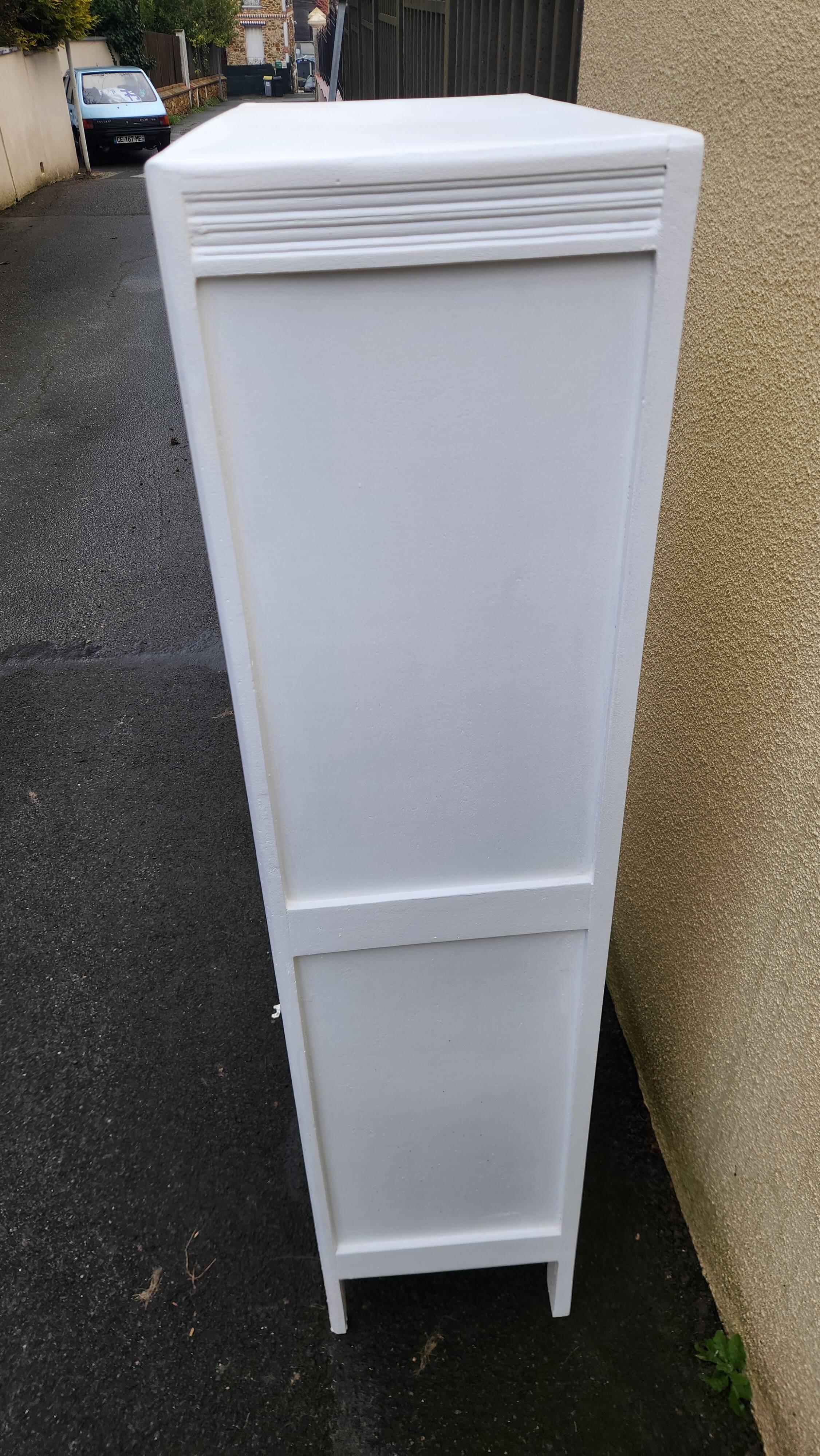 Parisian wardrobe in white wood