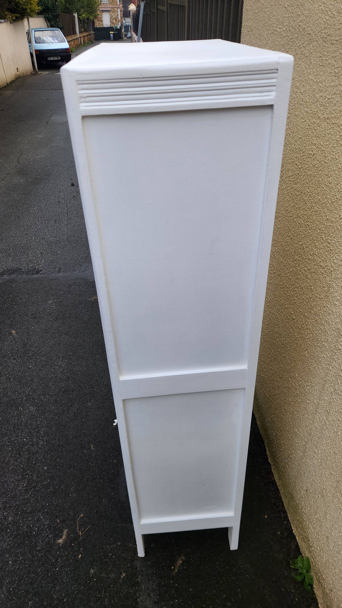 Armoire parisienne en bois blanc