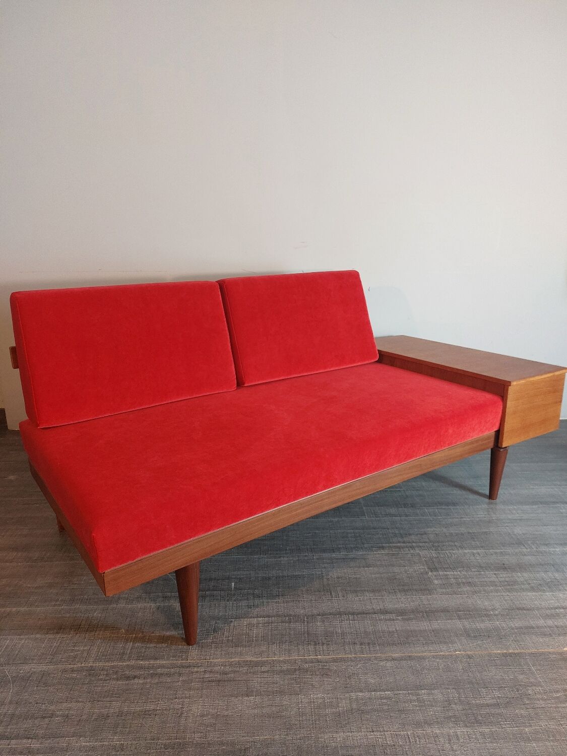 Daybed norvégien par Ekornes, en teck et tissu rouge, 1960