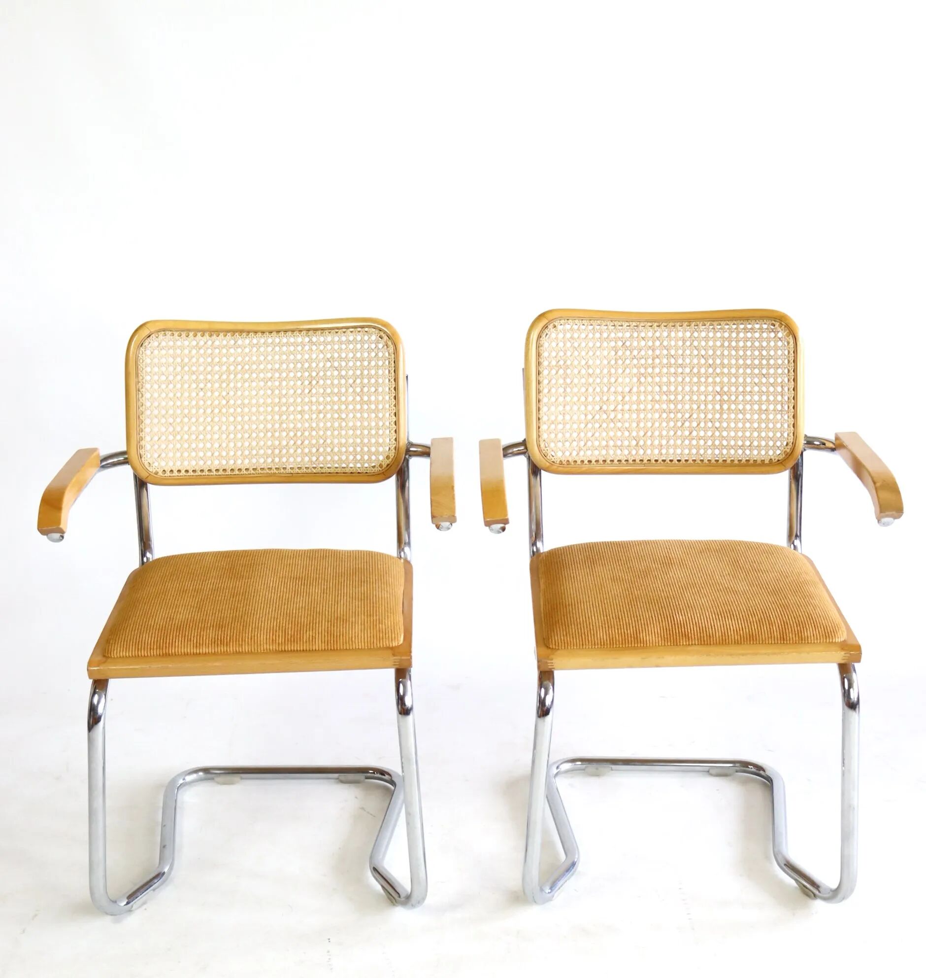 Paire de chaises B64