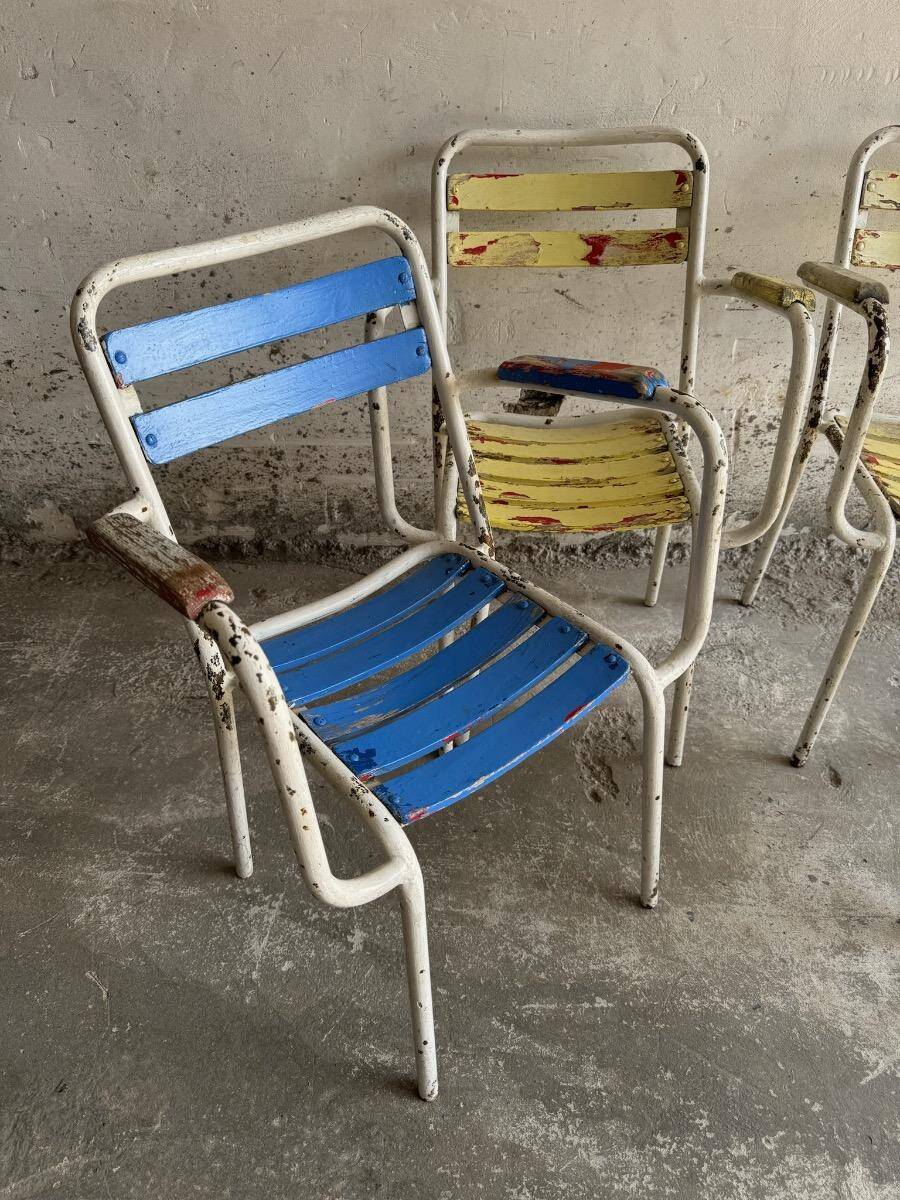 Vintage white metal and lacquered wood garden chairs from the 1970s — set of 3, multicoloured slats.