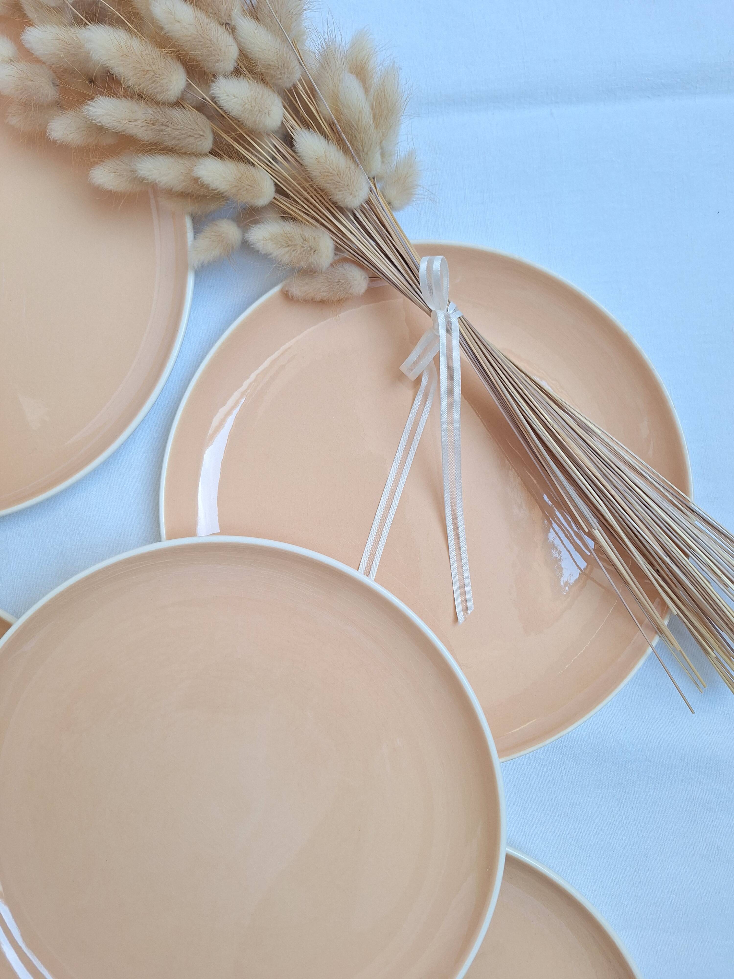 Villeroy & Boch flat plates in peach colour.