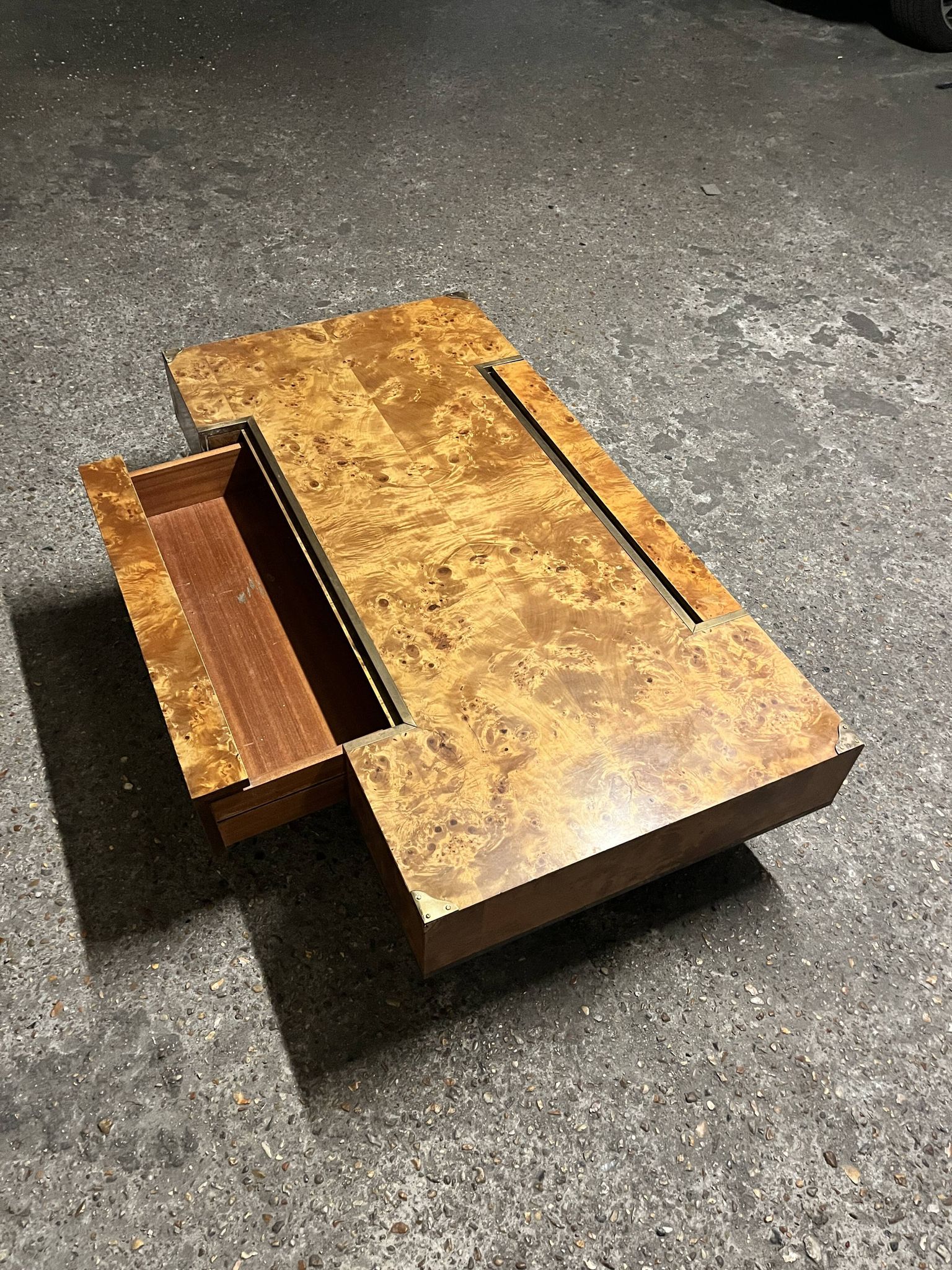 designer coffee table in elm burl with integrated drawers, Roche Bobois 1970
