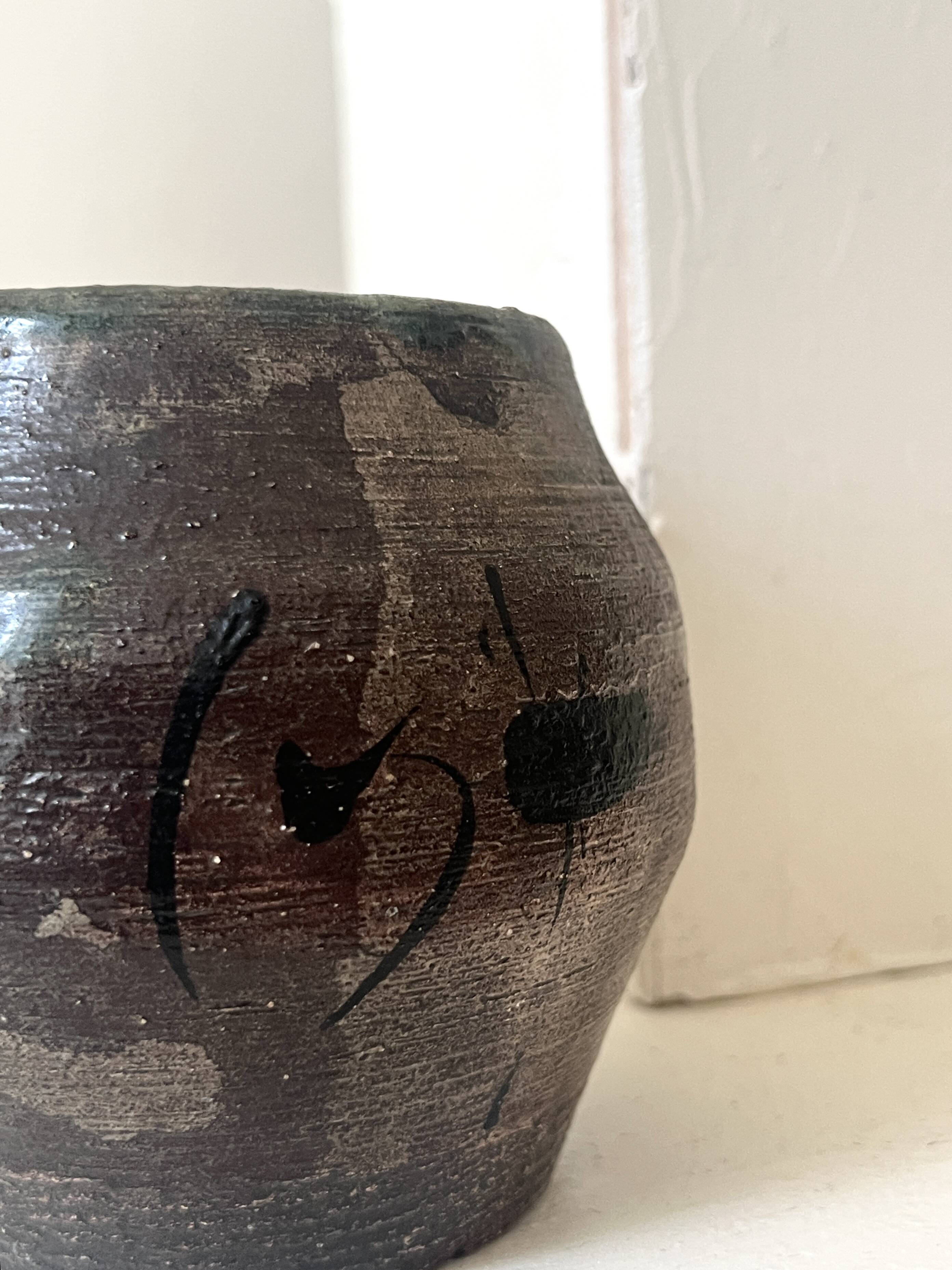 Vase céramique d'atelier en gres à décor abstrait et signé