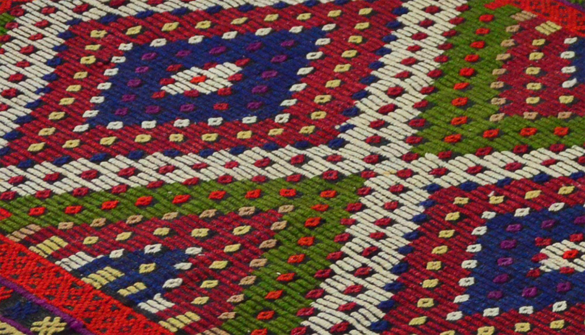 Petit kilim vintage d’Usak, 159 x 112 cm, laine 100 %, tissé à la main – an