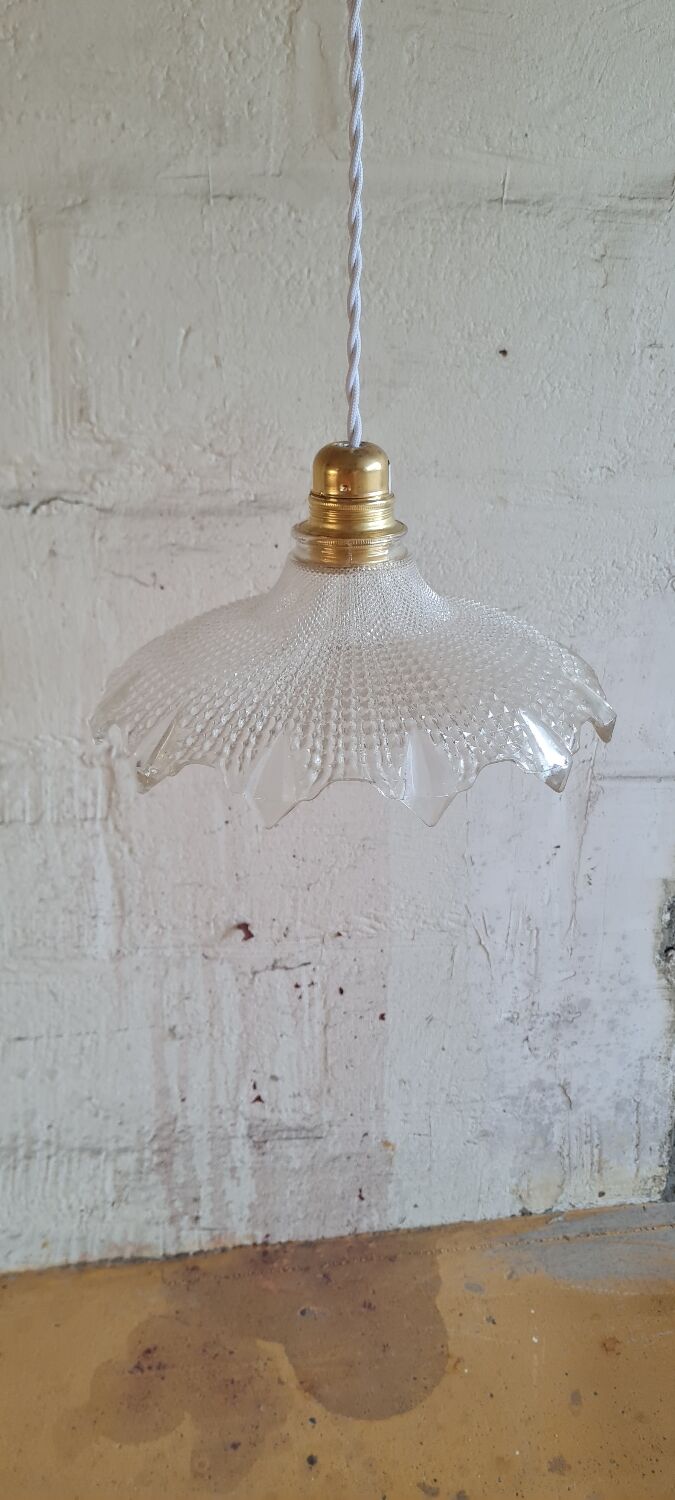 Pressed glass suspension