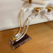 Chandelier 3 branches en lucite (plexiglas) et laiton doré – Style Hol