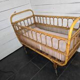 Lit D'enfant vintage en rotin