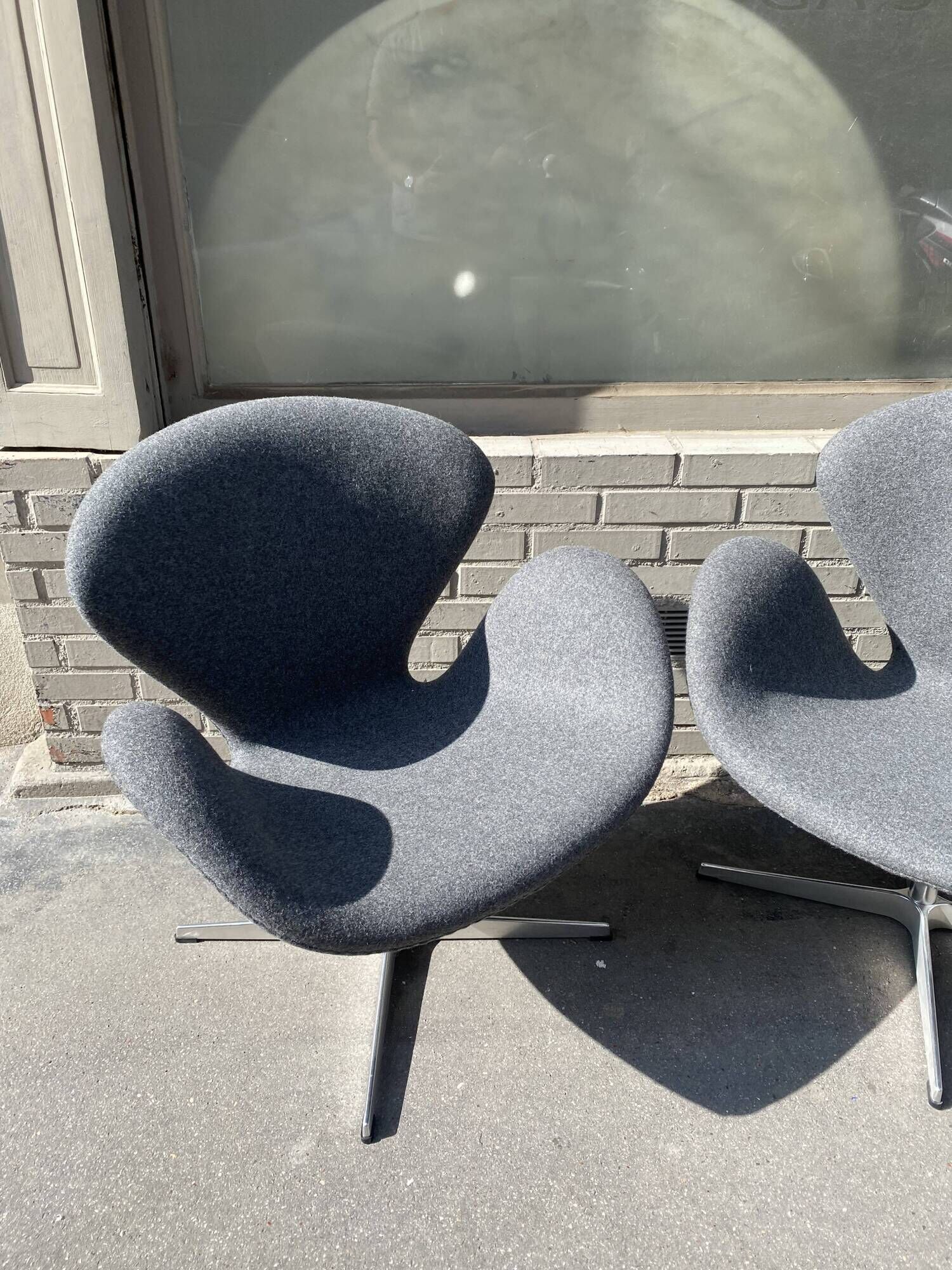 Pair of armchairs Swan armchairs by Arne Jacobsen, Fritz Hansen edition