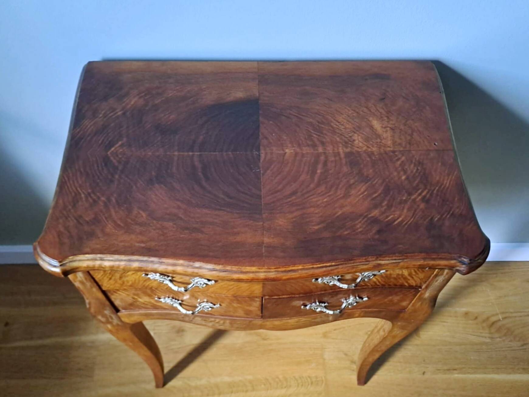 Antique chest of drawers