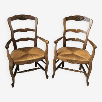 Lot de 2 fauteuils paillés en chêne style Louis XV