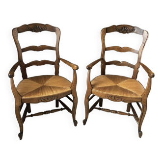 Lot de 2 fauteuils paillés en chêne style Louis XV