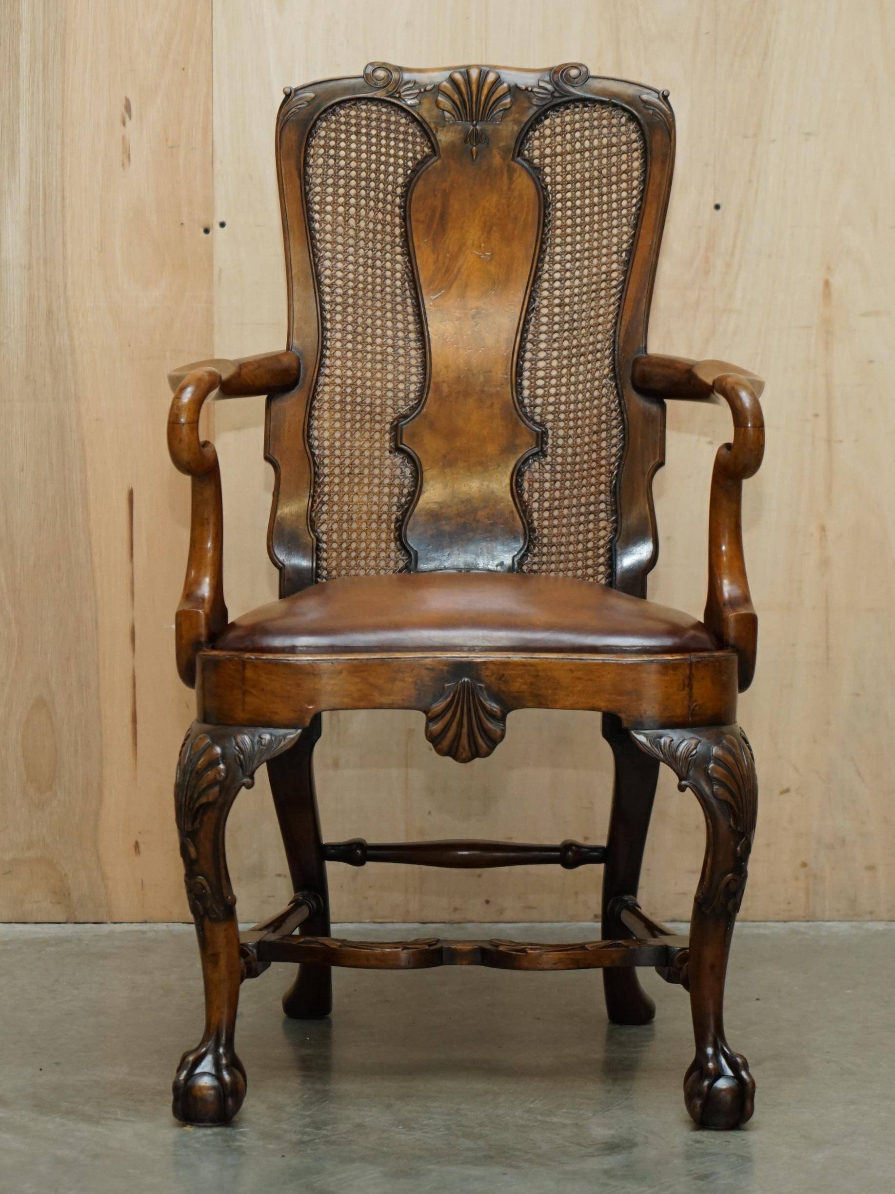 Fauteuil Bergère Antique Thomas Chippendale sculpté Claw & Ball cuir