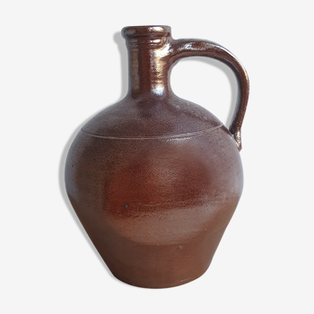 Sandstone pitcher