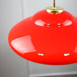 Lampe de soucoupe en verre rouge et laiton du milieu du siècle