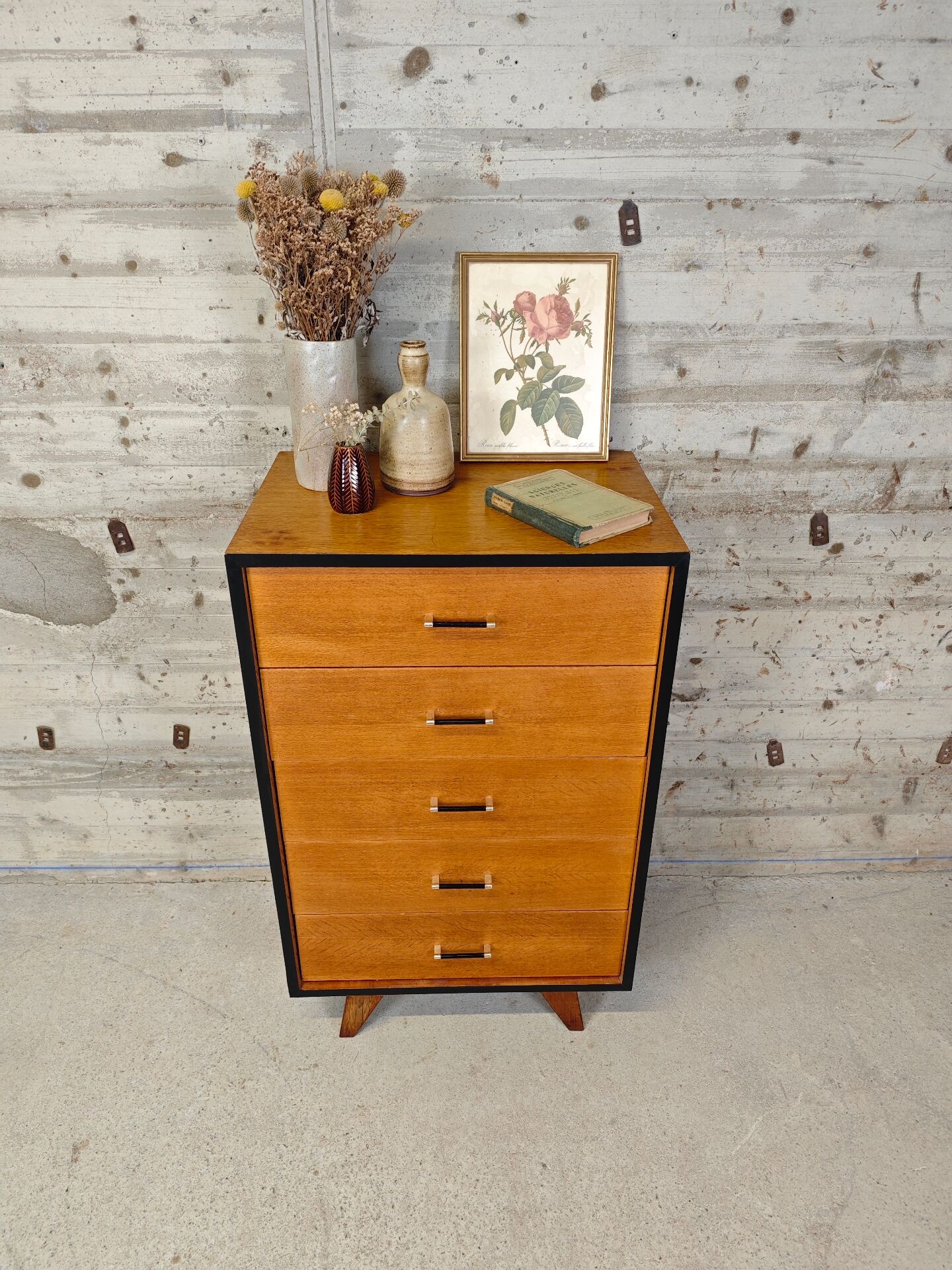 Vintage chest of drawers