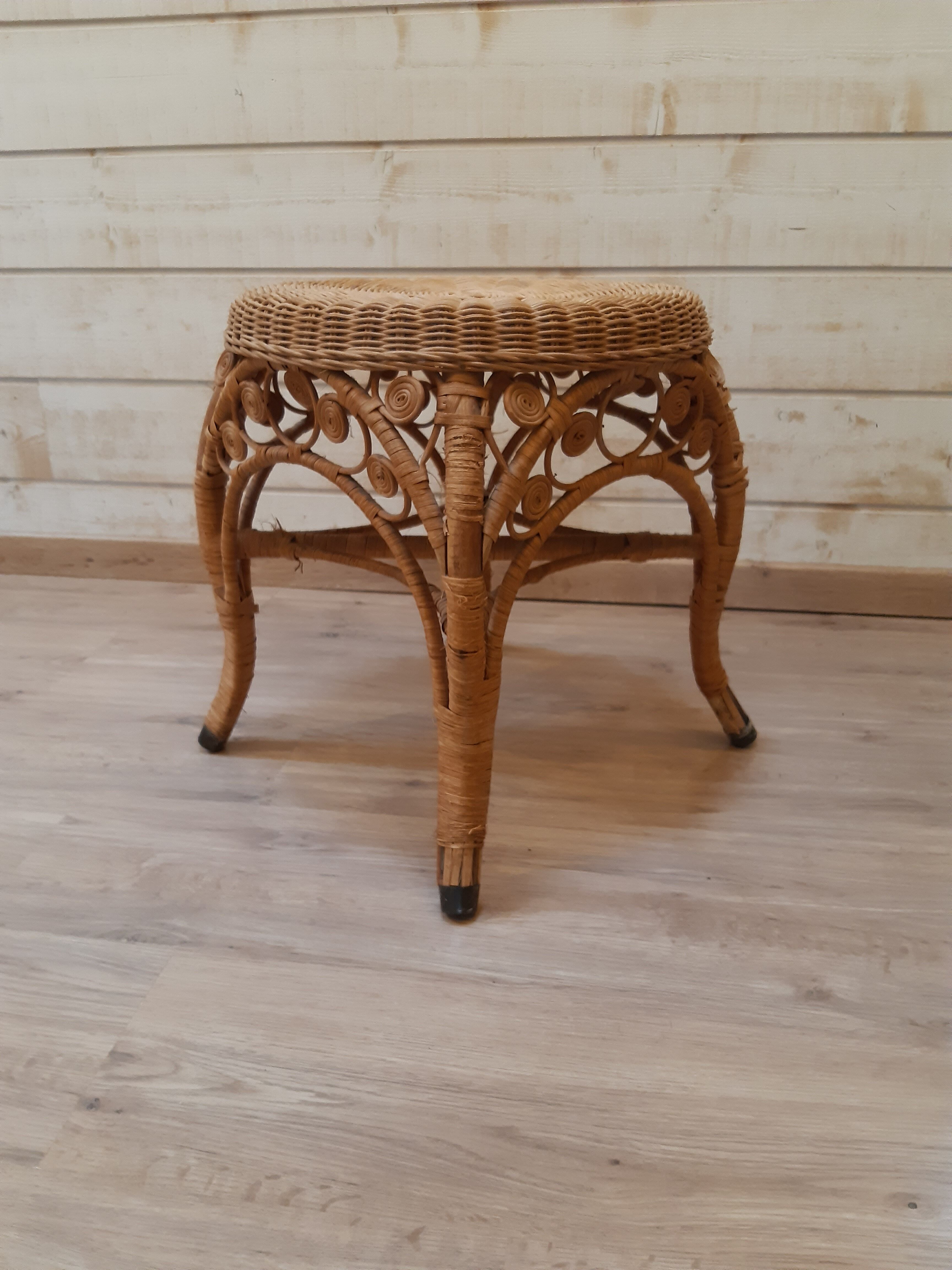 Rattan peacock stool 60