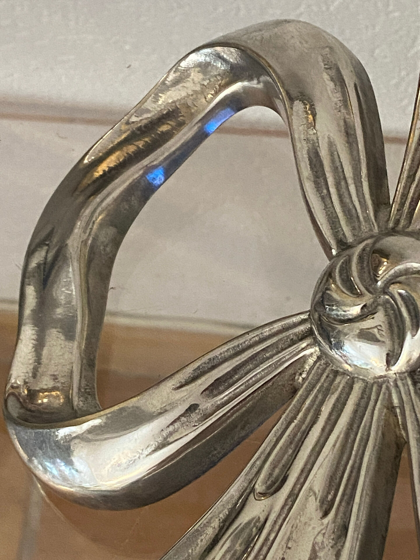 Lancel trivet, bow and ribbon, silver-plated metal