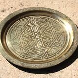 Grand plateau en cuivre ciselé Marocain / 62 cm de diamètre