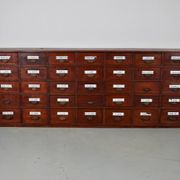 Grand Cabinet d'Apothicaire Antique en Pitch Pine, Belgique, avec Boucliers en Émail, 1900s