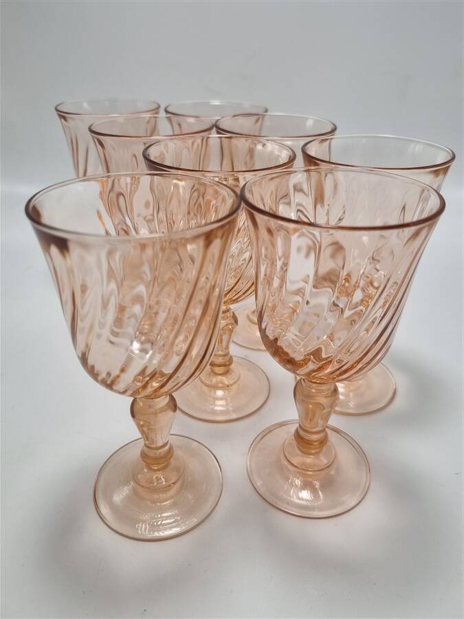 Set of 8 small Rosaline stemmed glasses