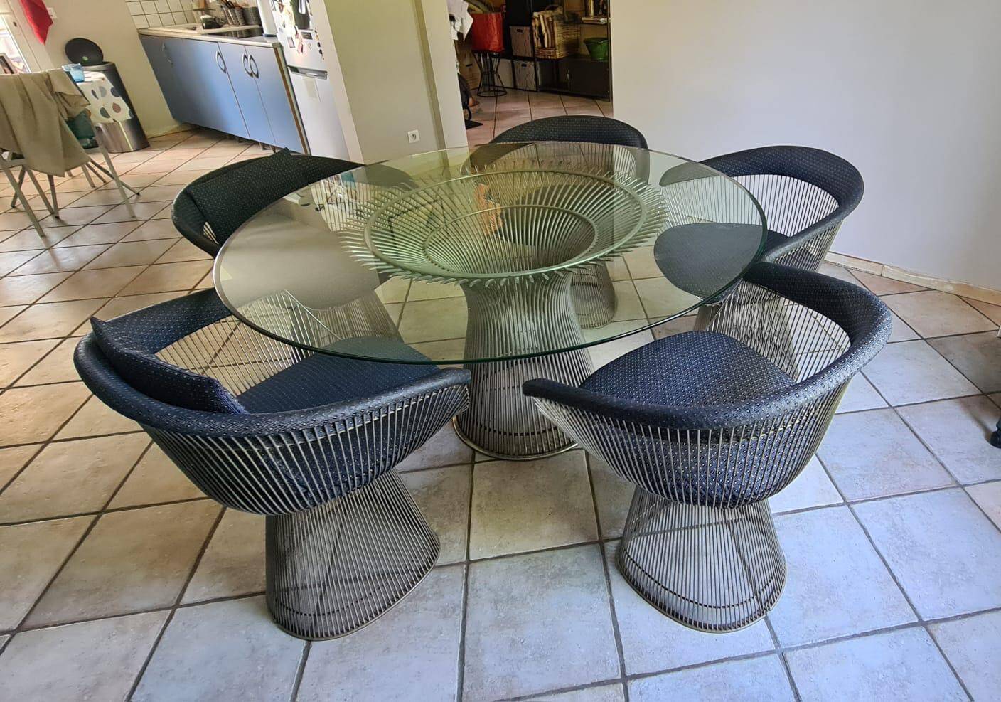 Warren Platner table with its 5 chairs.