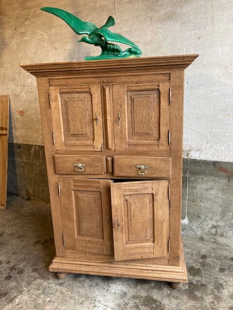 Rustic chic chest of drawers