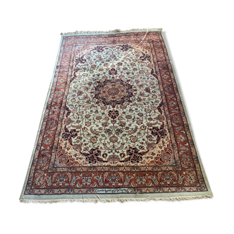 Tapis orient à motifs