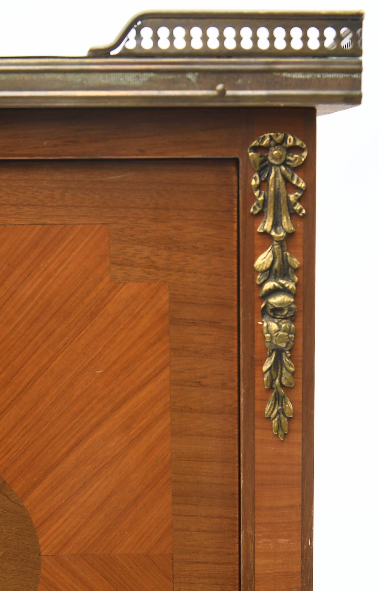 Transition style lady's secretary