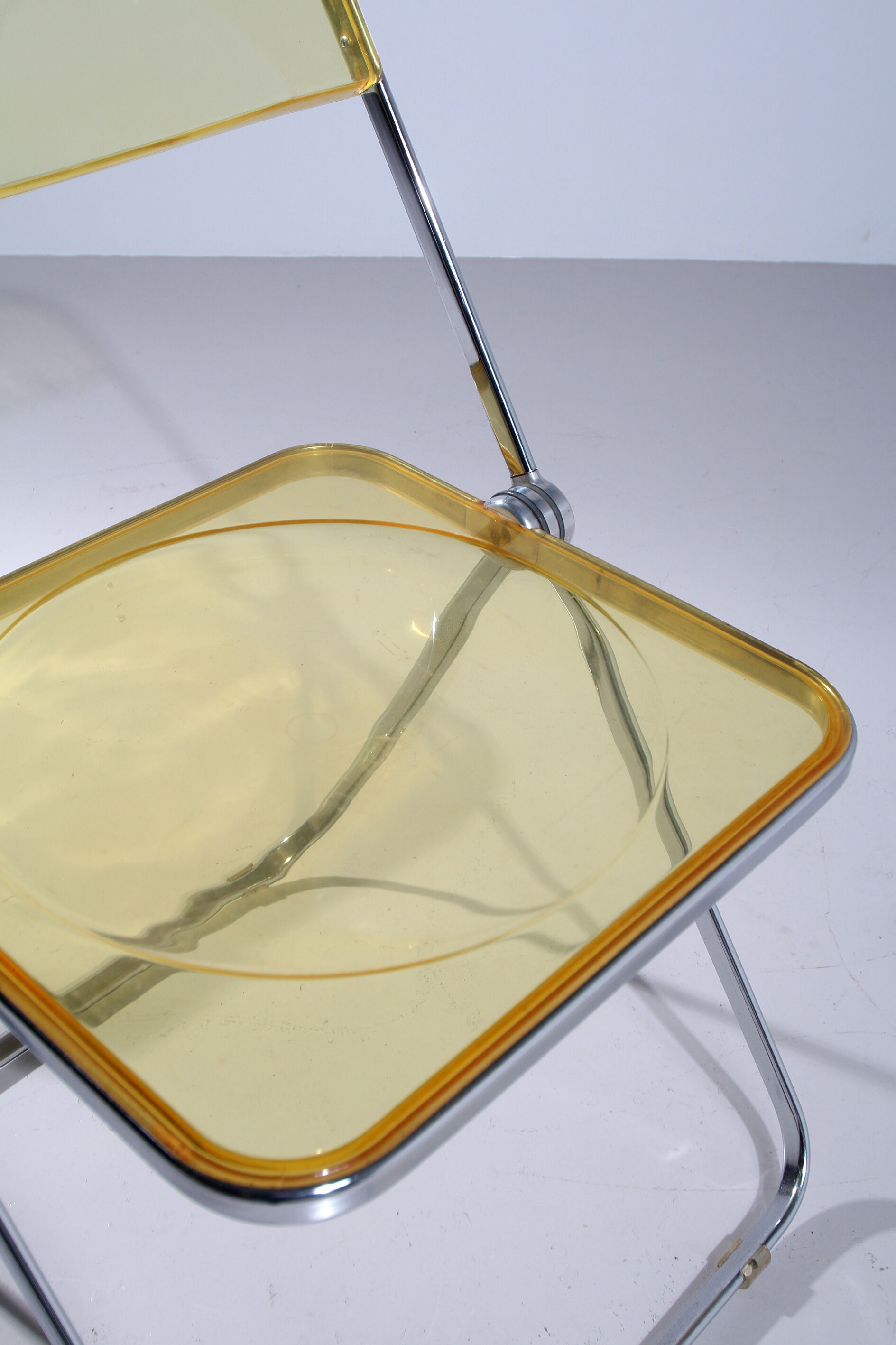 Plia chair by Giancarlo Piretti for anonima castelli