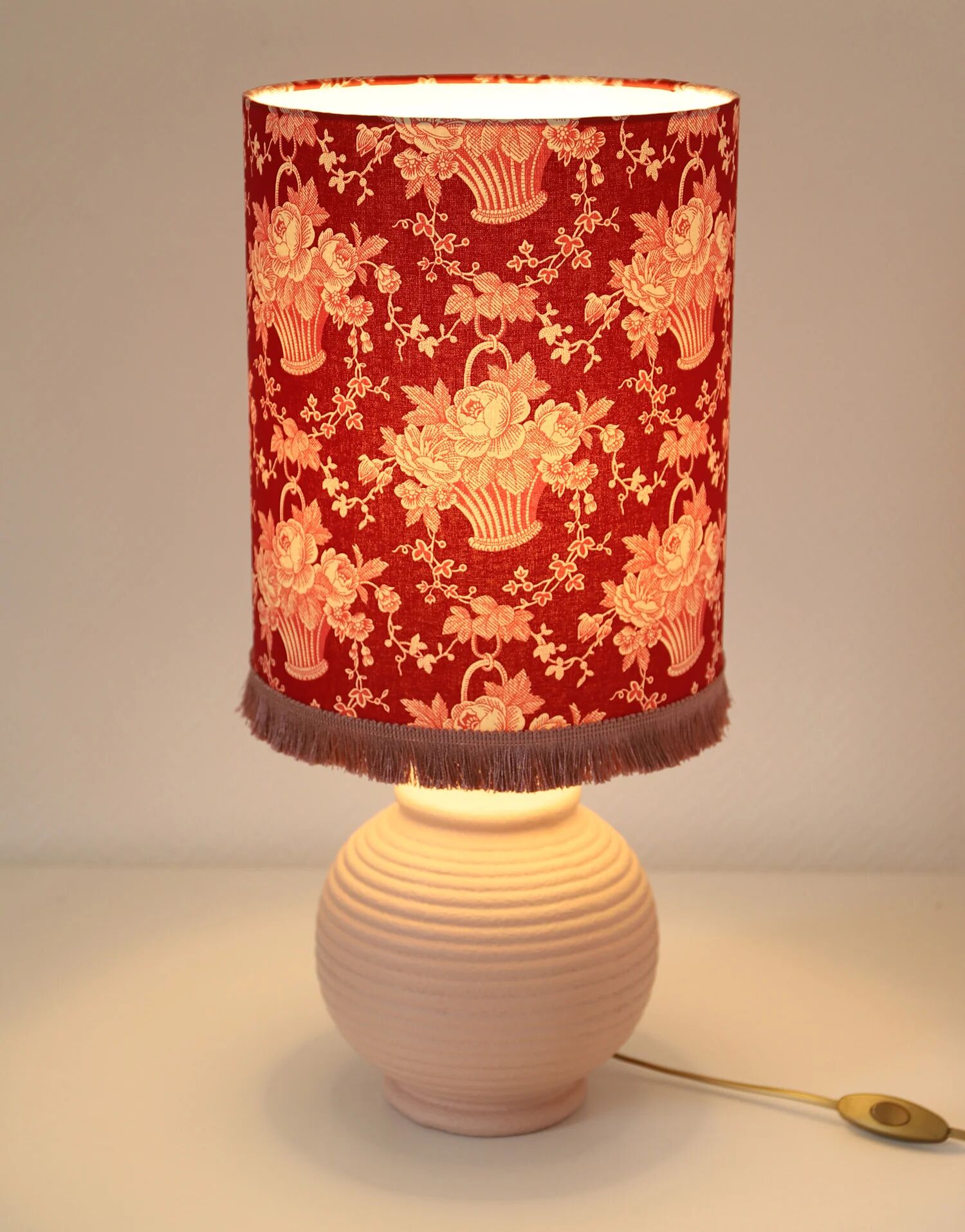 Recycled vintage lamp — Pink ceramic base and red fabric shade