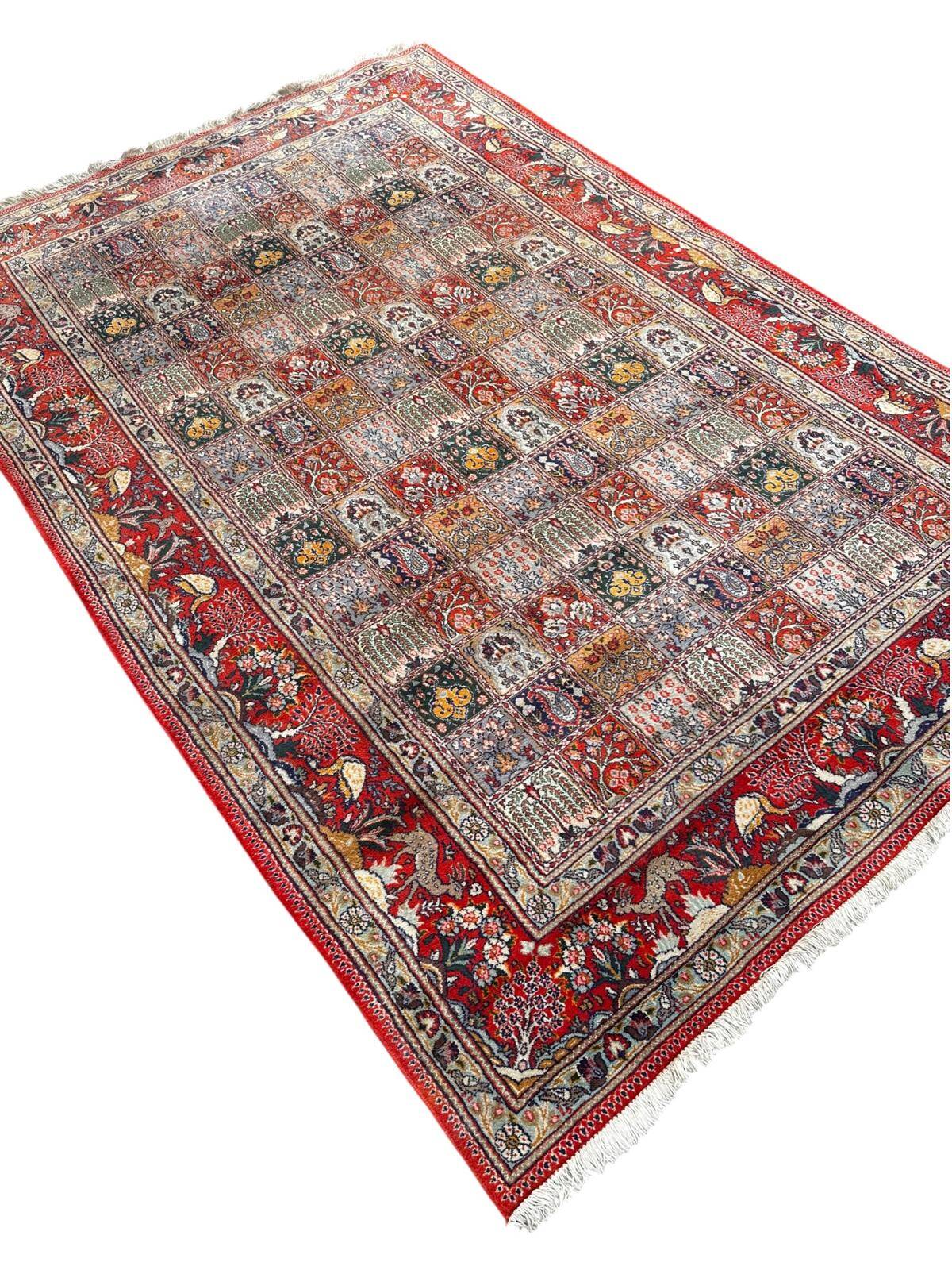 Persian carpet in wool and silk 2m x 3m