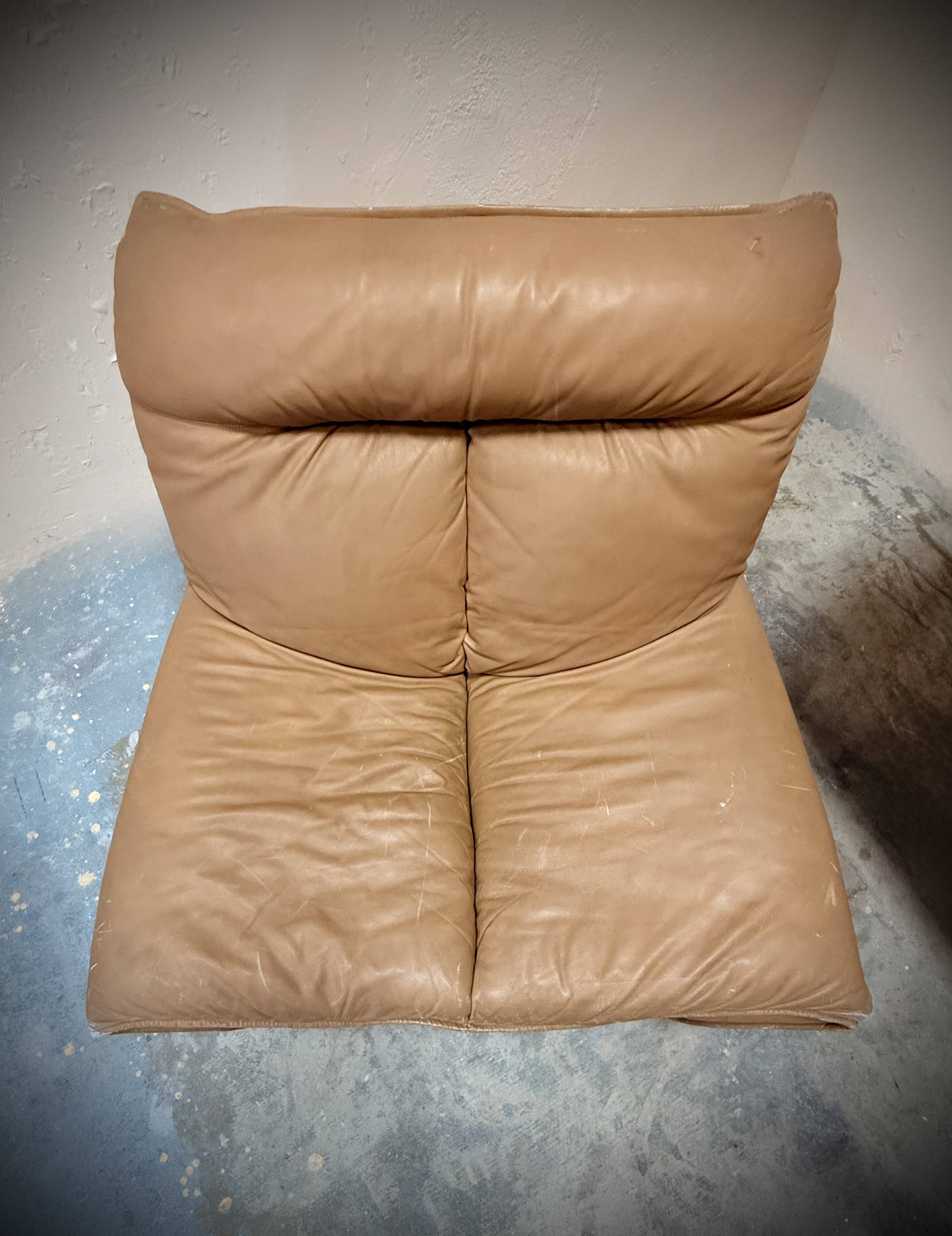 Pair of Gianni Pareschi lounge chairs for Busnelli, vintage leather from the 1970s.