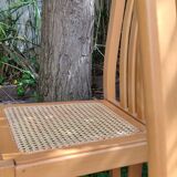 Chaises en bois et cannage
