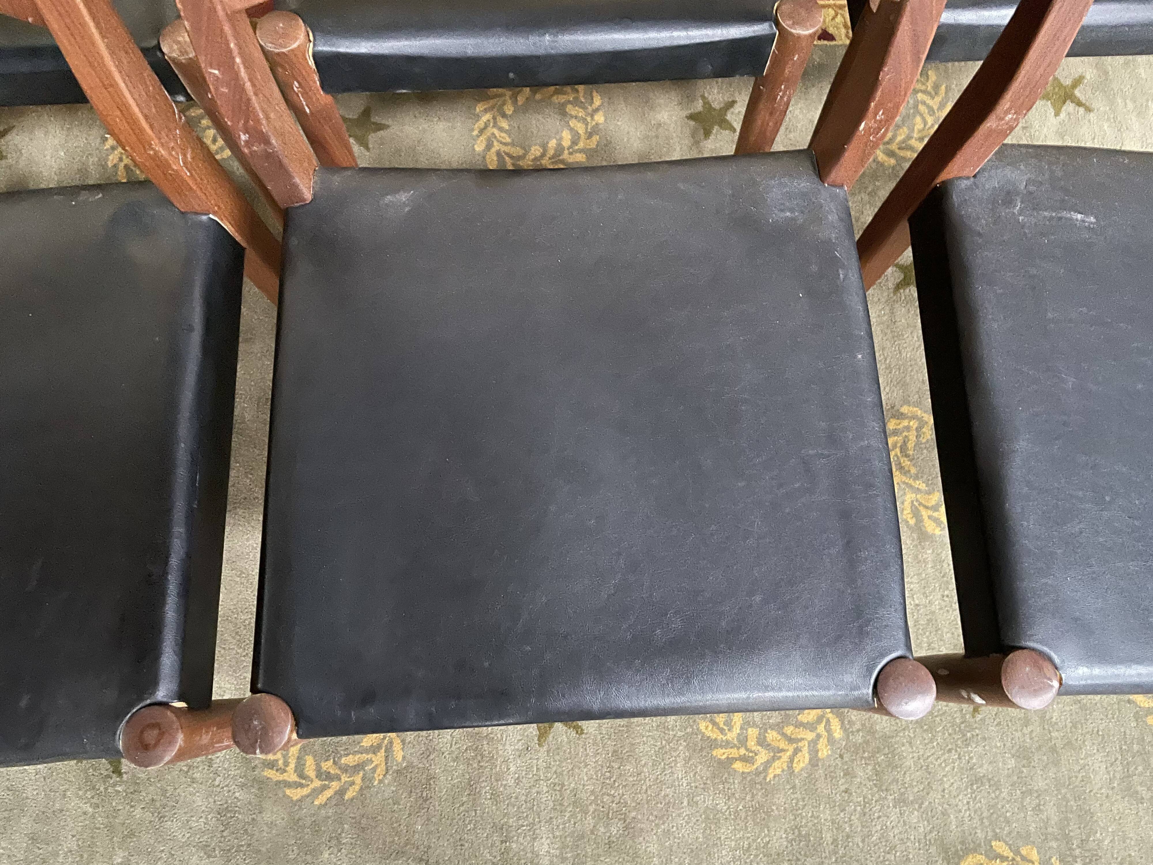 6 Scandinavian chairs in black Skaï