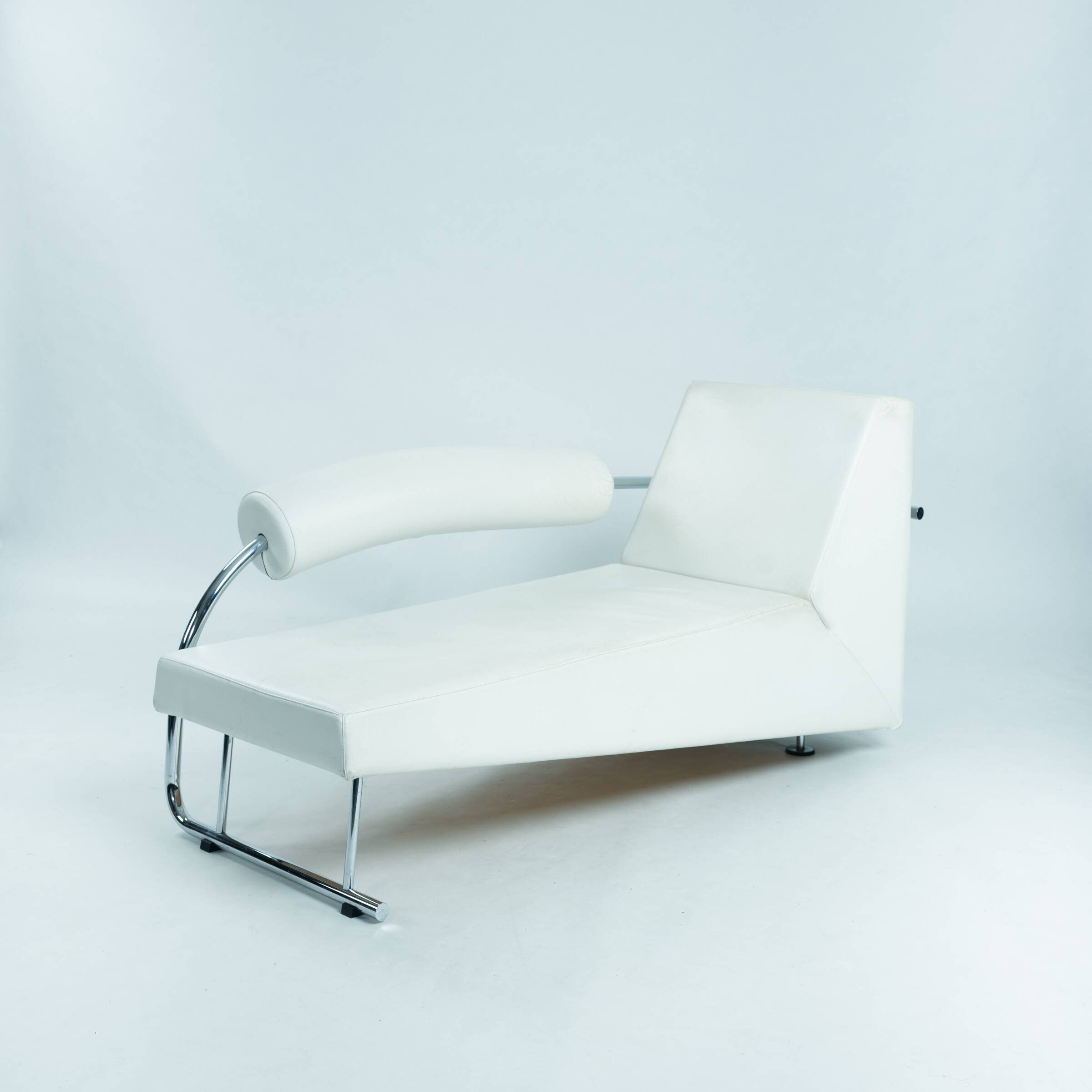 Dutch design Rob Eckhardt chaise longue white leather tubular steel, 1980s