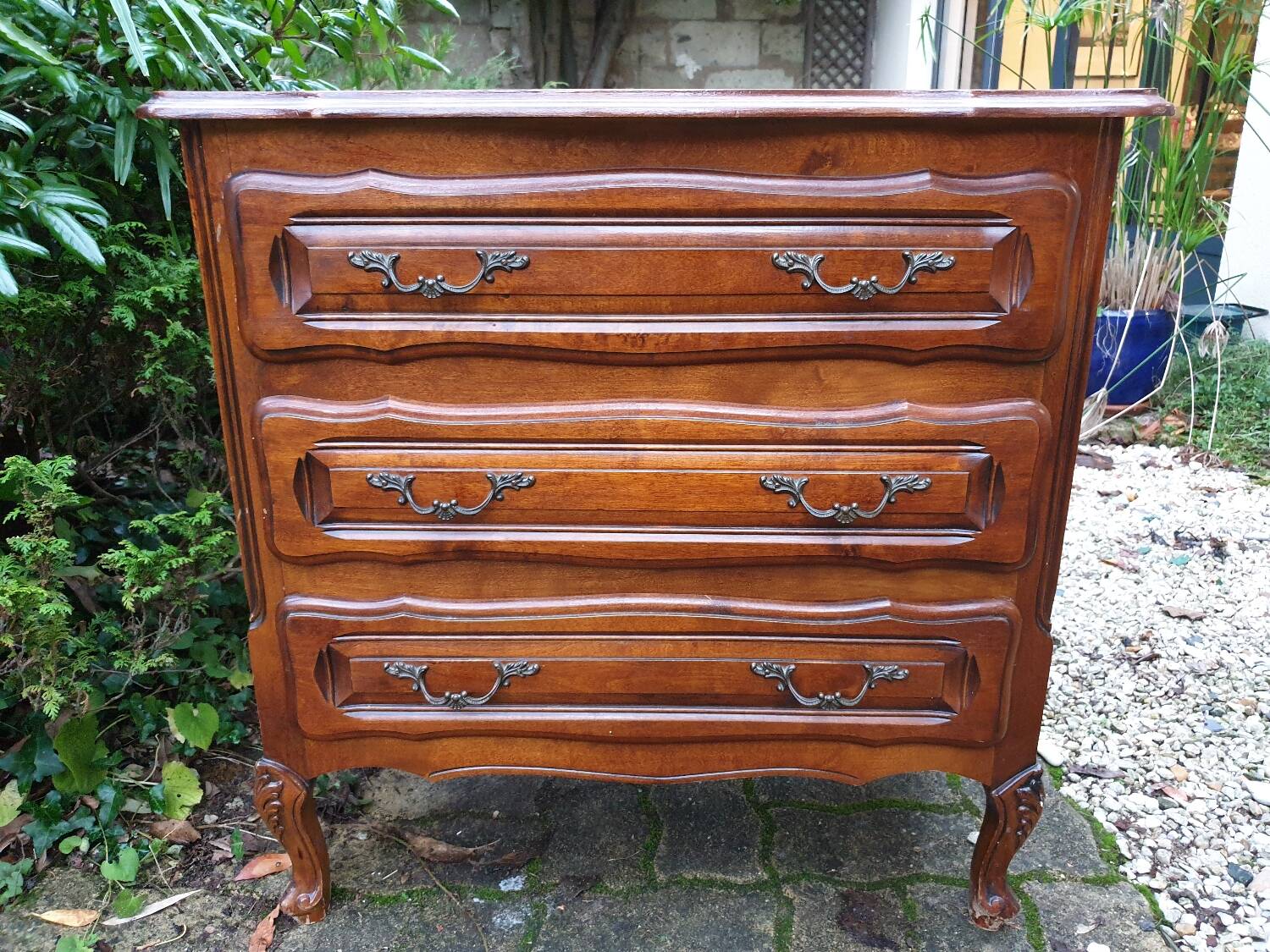 Commode Louis XV en merisier massif